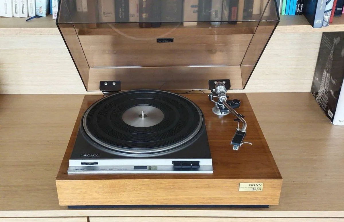 Sony PS-2250 turntable + PUA 114 tonearm - Image 1