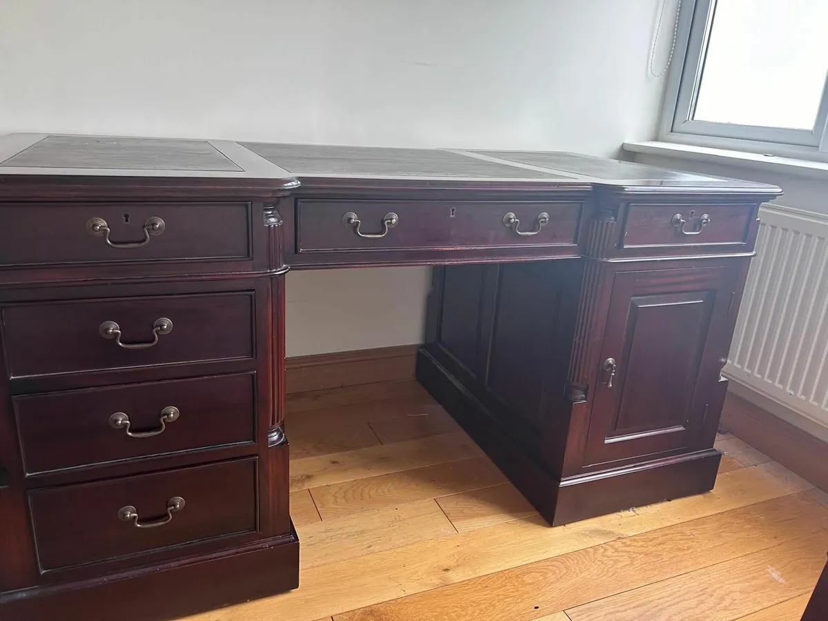 Office desk - Image 1