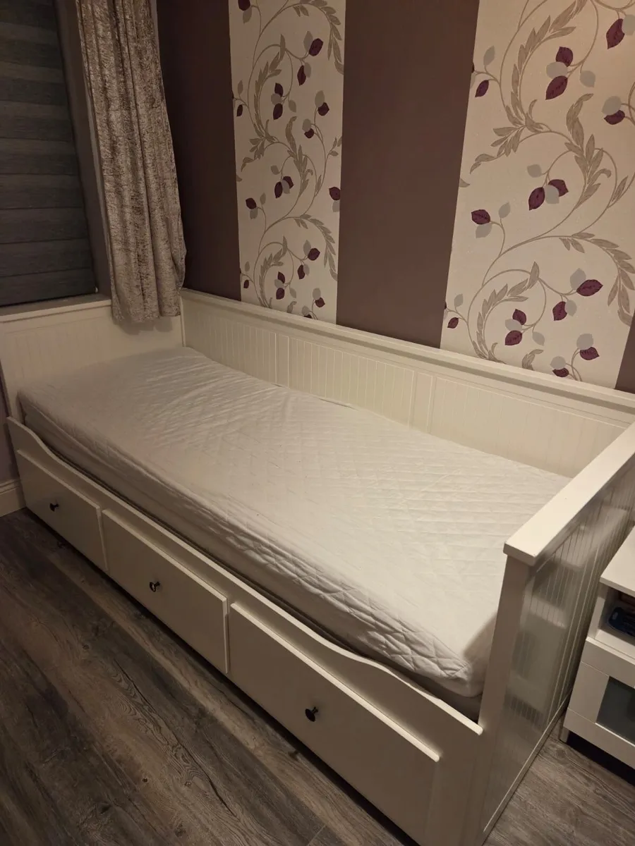 Double bed with storage - Image 1