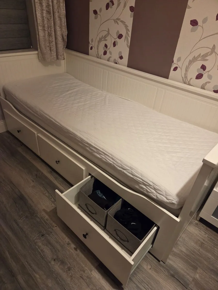 Double bed with storage - Image 2