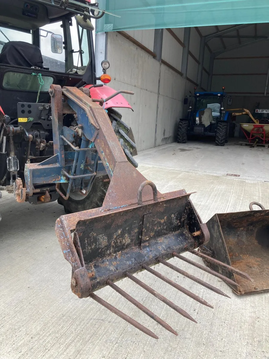 Fleming tractor yard scraper rear loader & MF 718 - Image 4