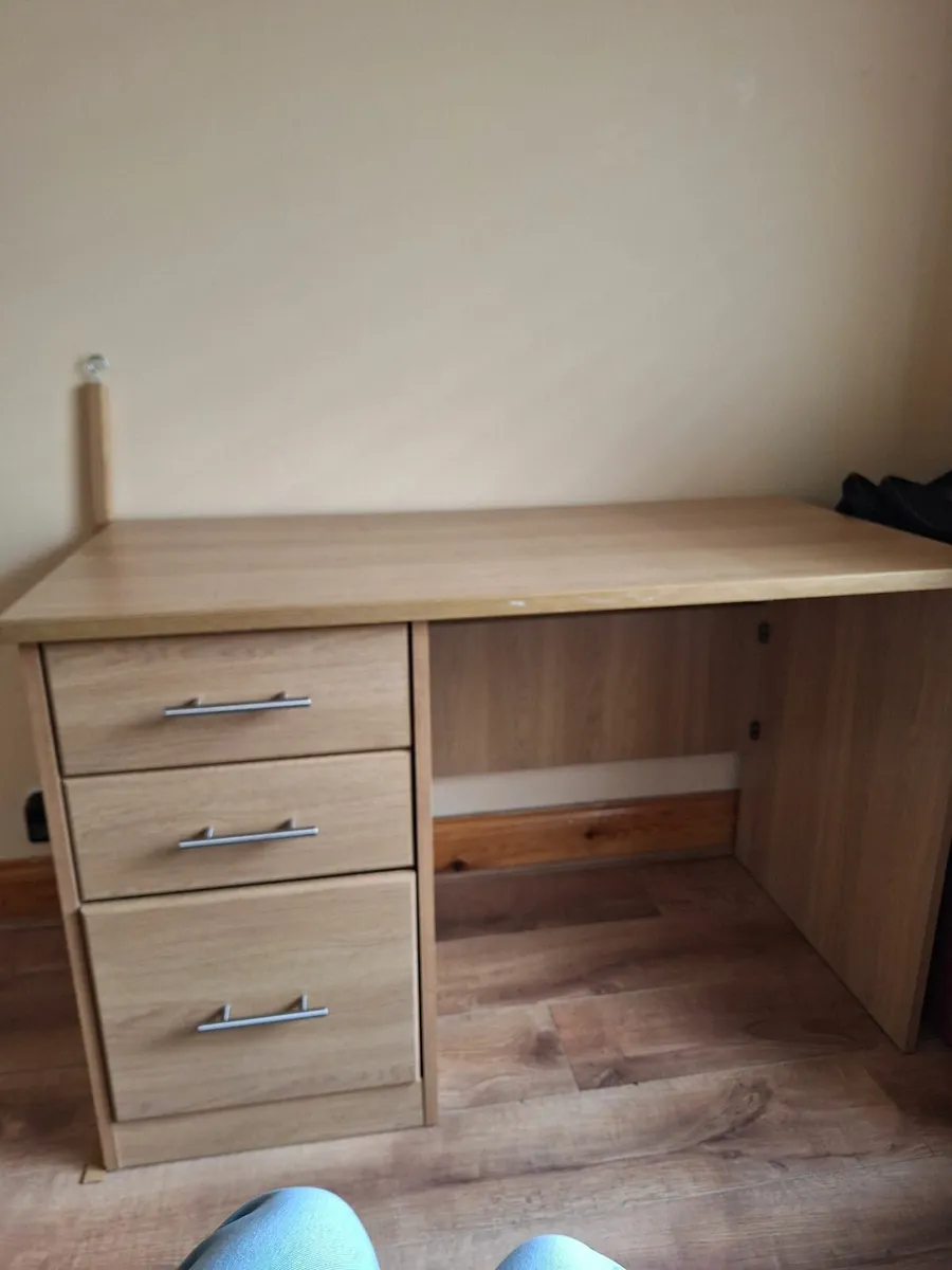 Desk and chair - Image 1