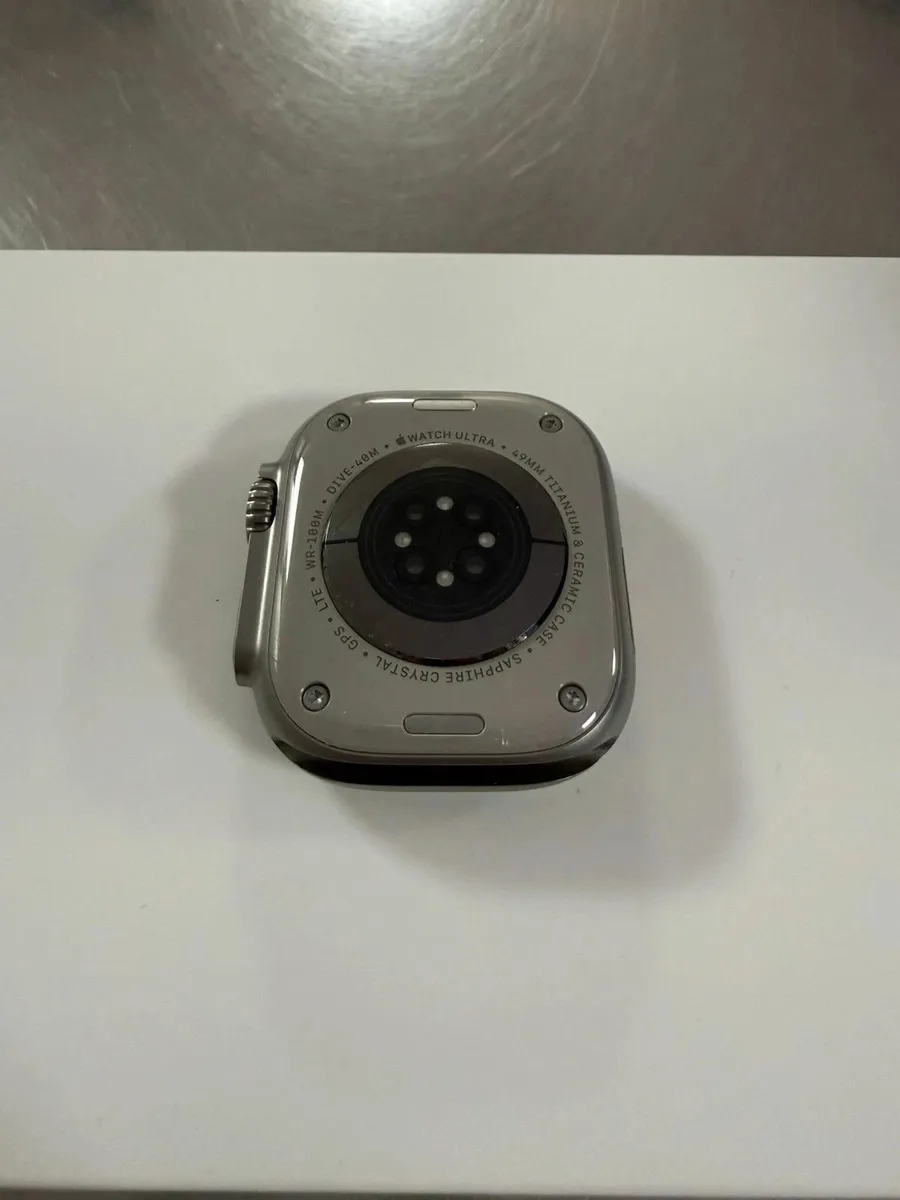 Apple Watch Ultra 2 Titanium Case 49mm M/L - Image 4
