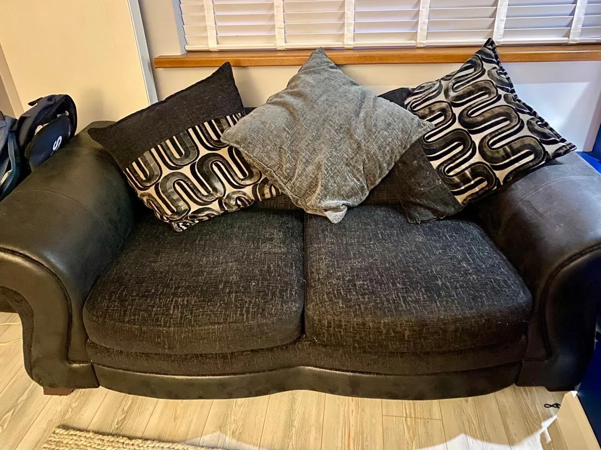 3 plus 2 seater sofa suite - Image 2