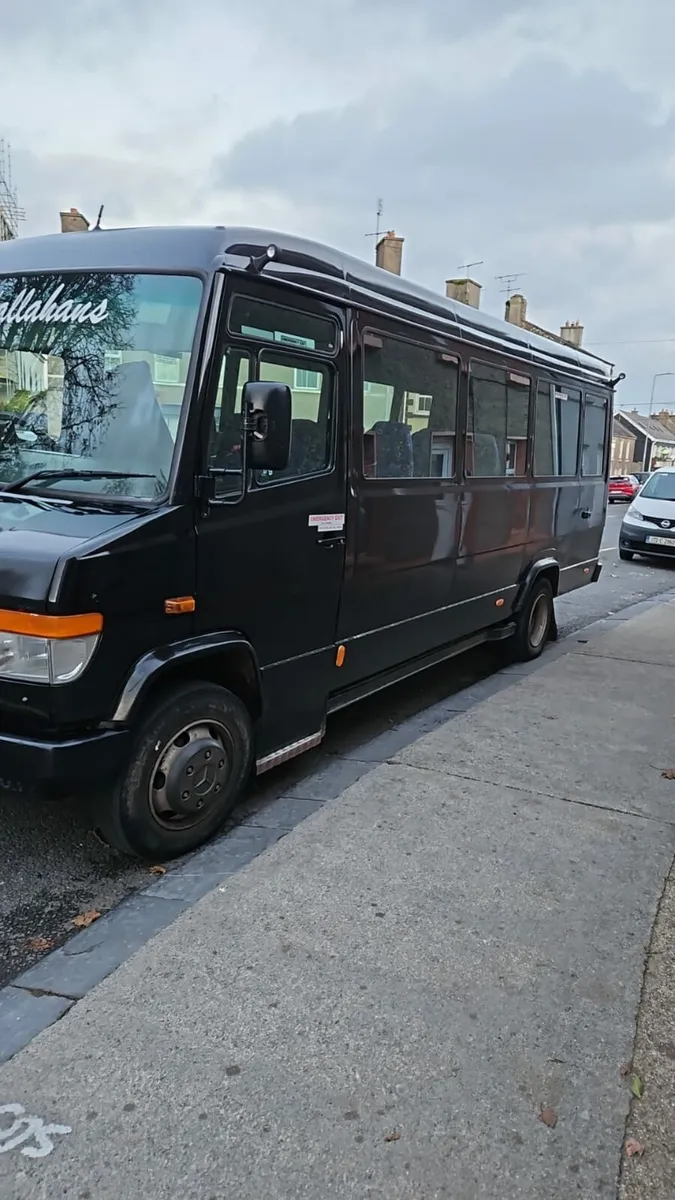 813 Mercedes vario 27seat + driver - Image 2