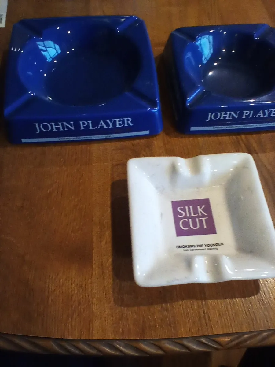 3 Vintage ash trays. - Image 1