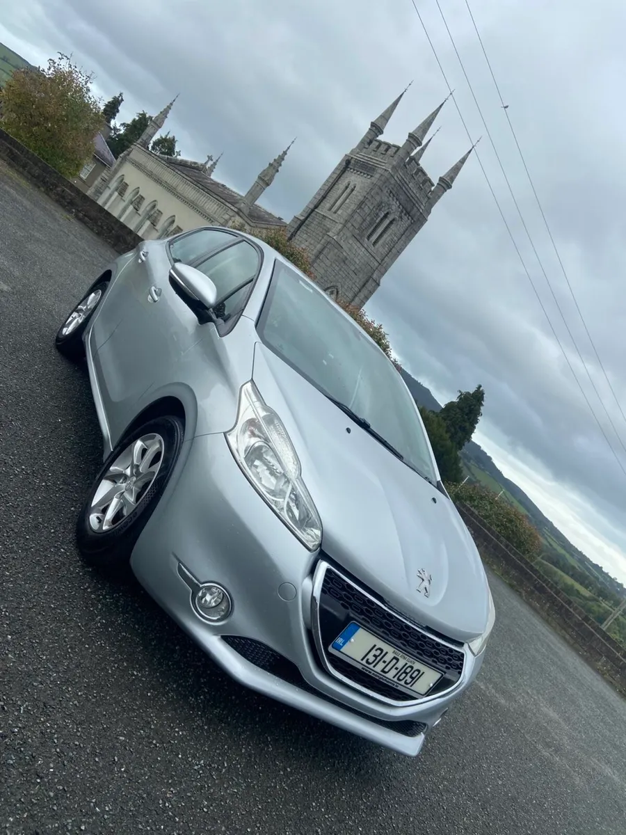 Peugeot 208 - Image 2