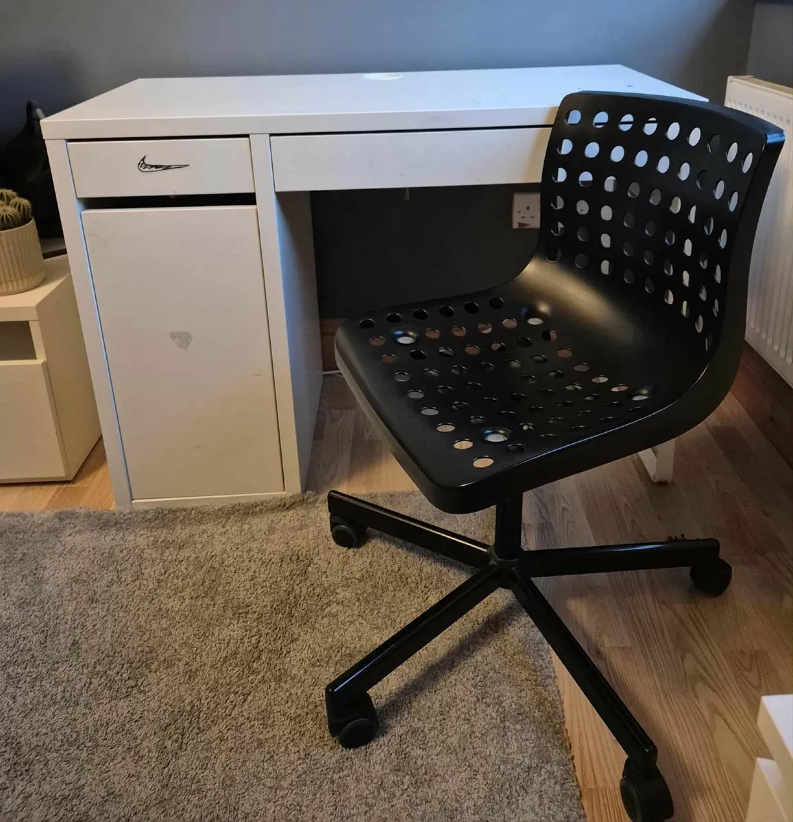 Furniture IKEA desk + chair - Image 1