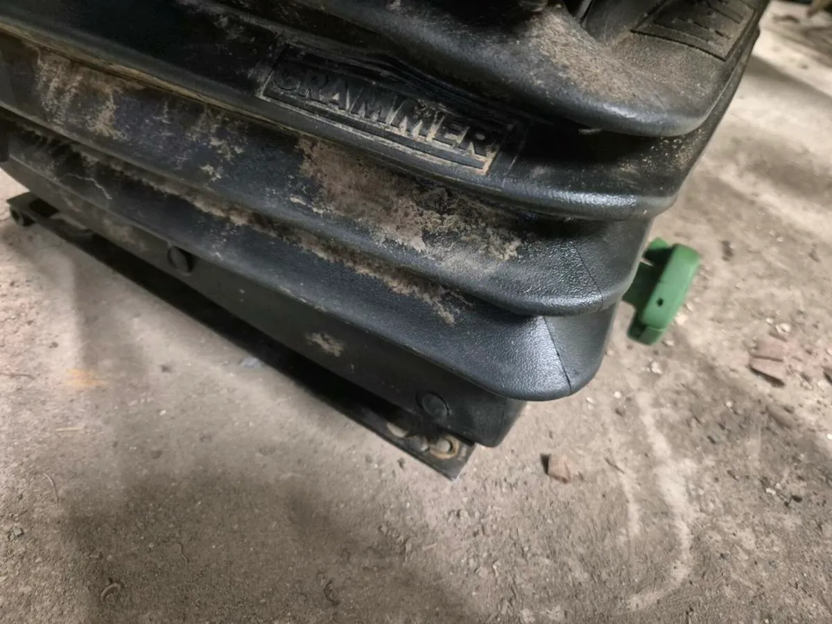 JOHN DEERE GRAMMAR SEAT - Image 3