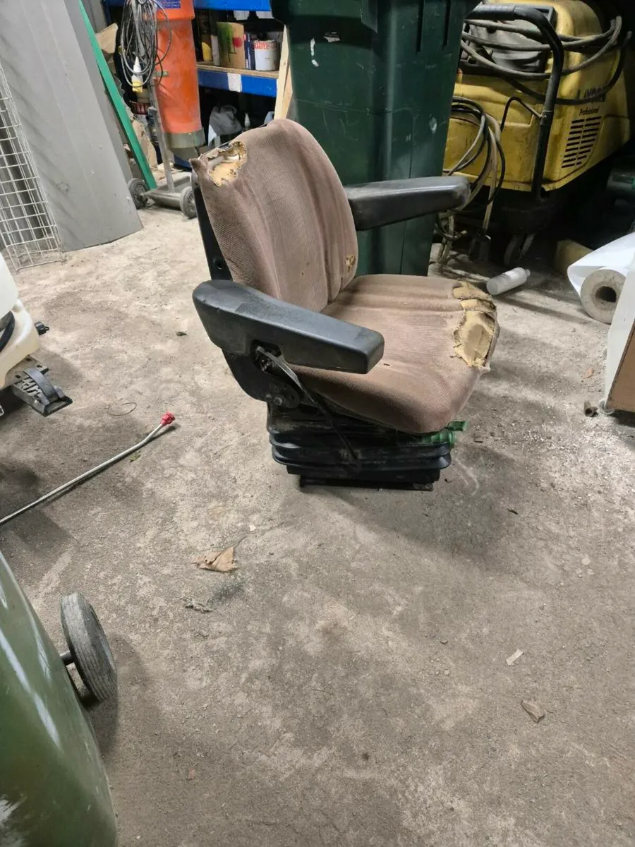 JOHN DEERE GRAMMAR SEAT - Image 1