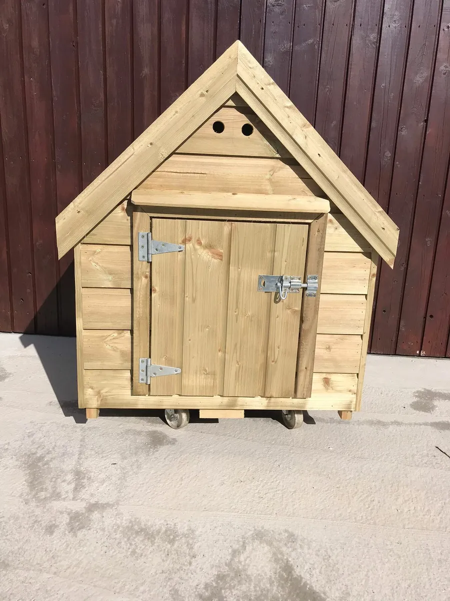 Dog kennels - Image 1