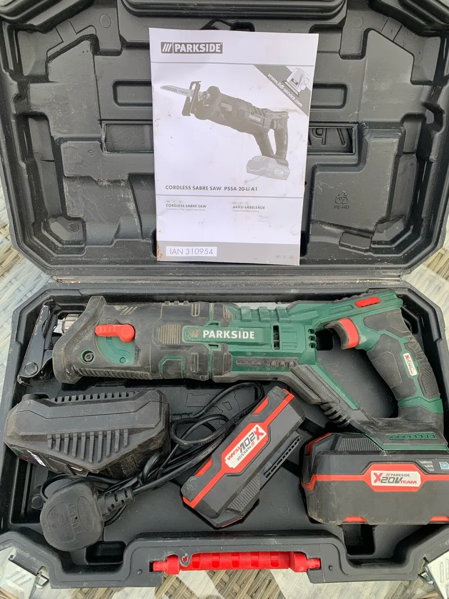 Reciprocating sabre saw
