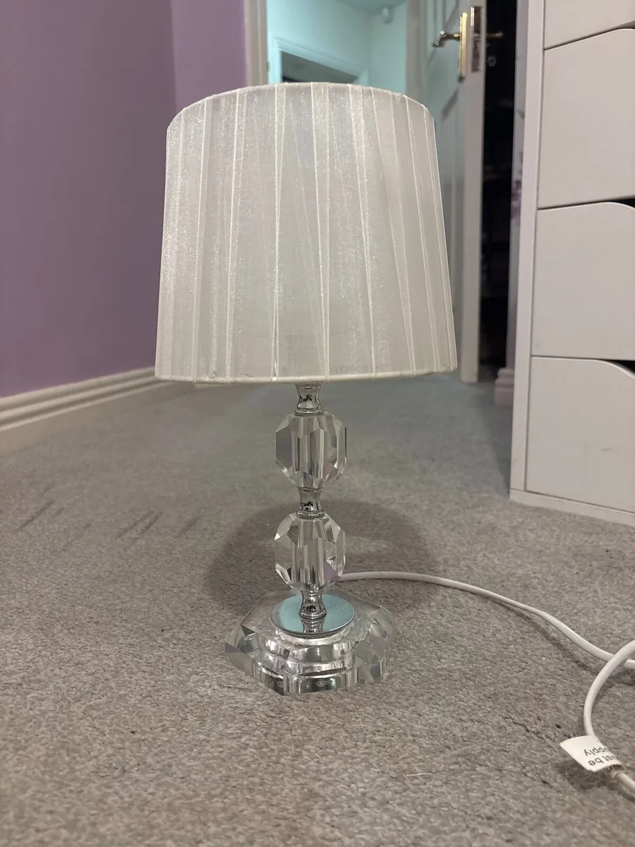White lamp - Image 1