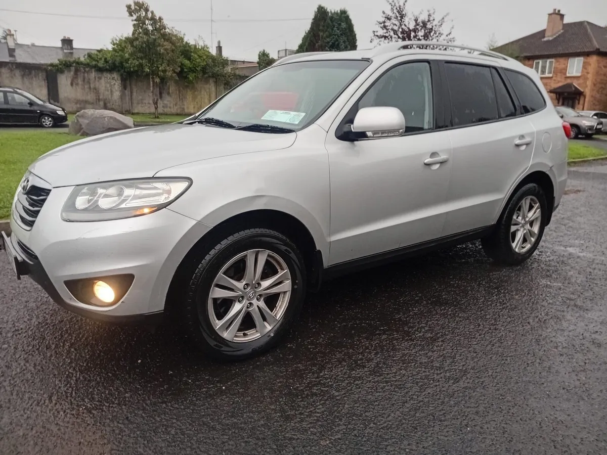 ⭐️2011 Hyundai Santa Fe Just Passed New Nct⭐️ - Image 1