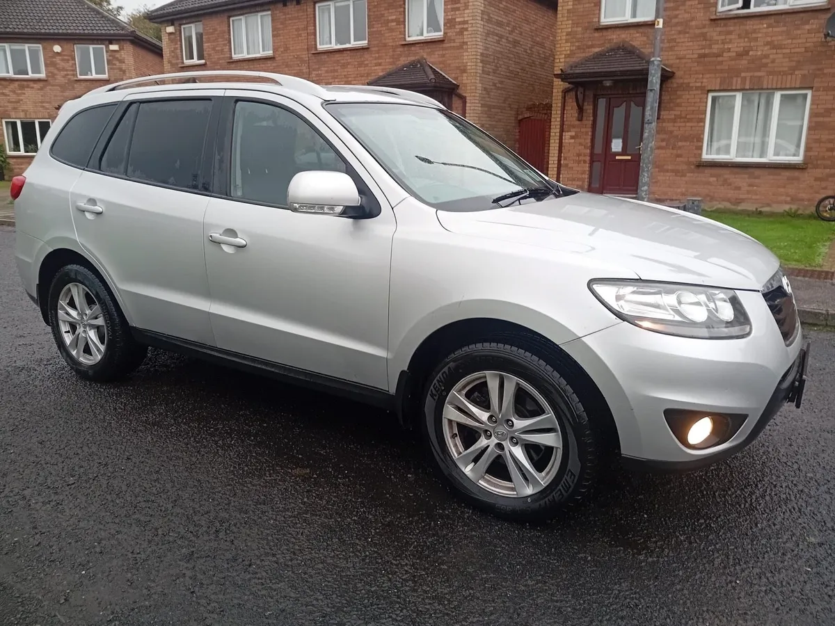 ⭐️2011 Hyundai Santa Fe Just Passed New Nct⭐️ - Image 4