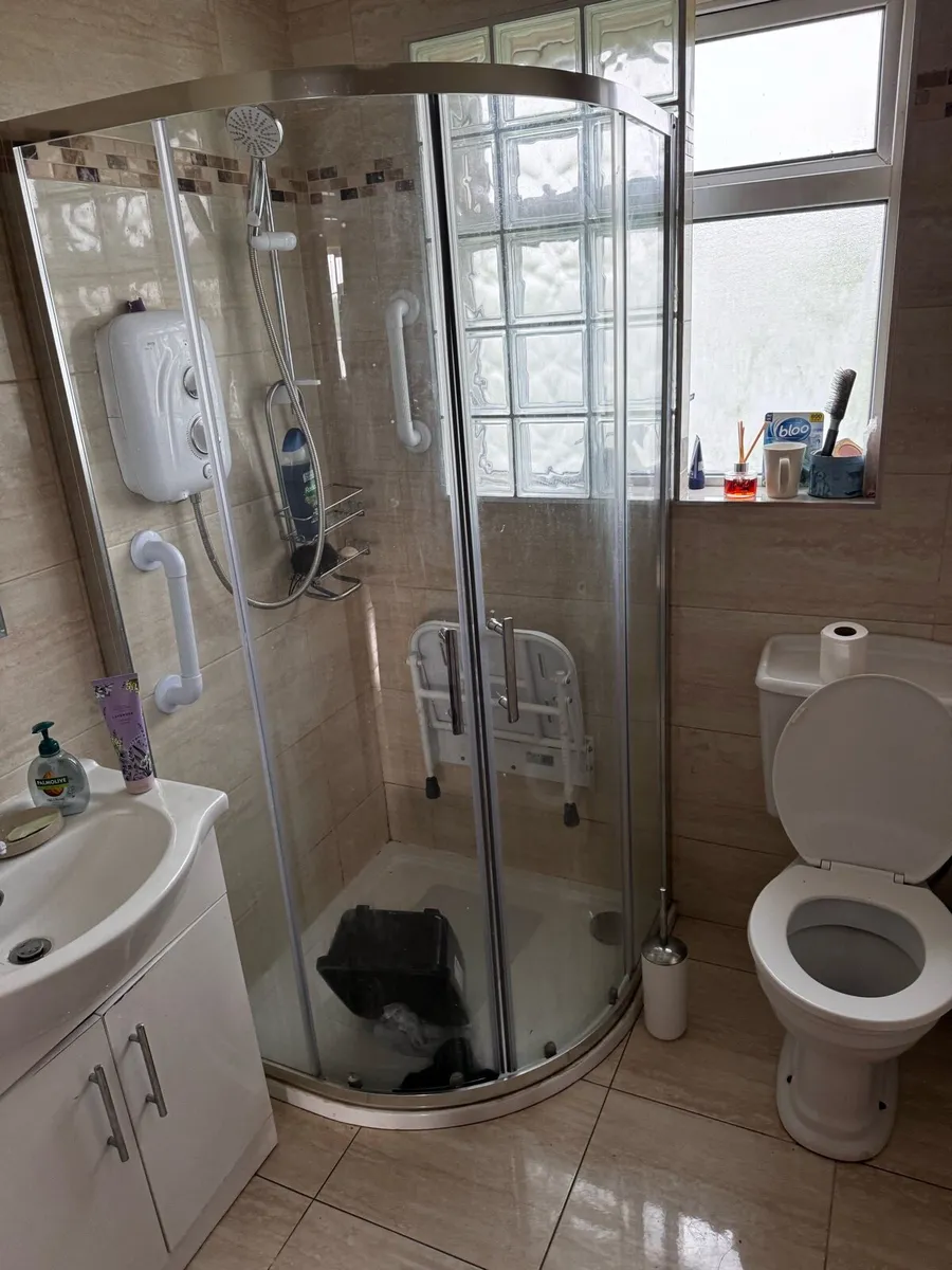 Quadrant shower door & shower seat - Image 1
