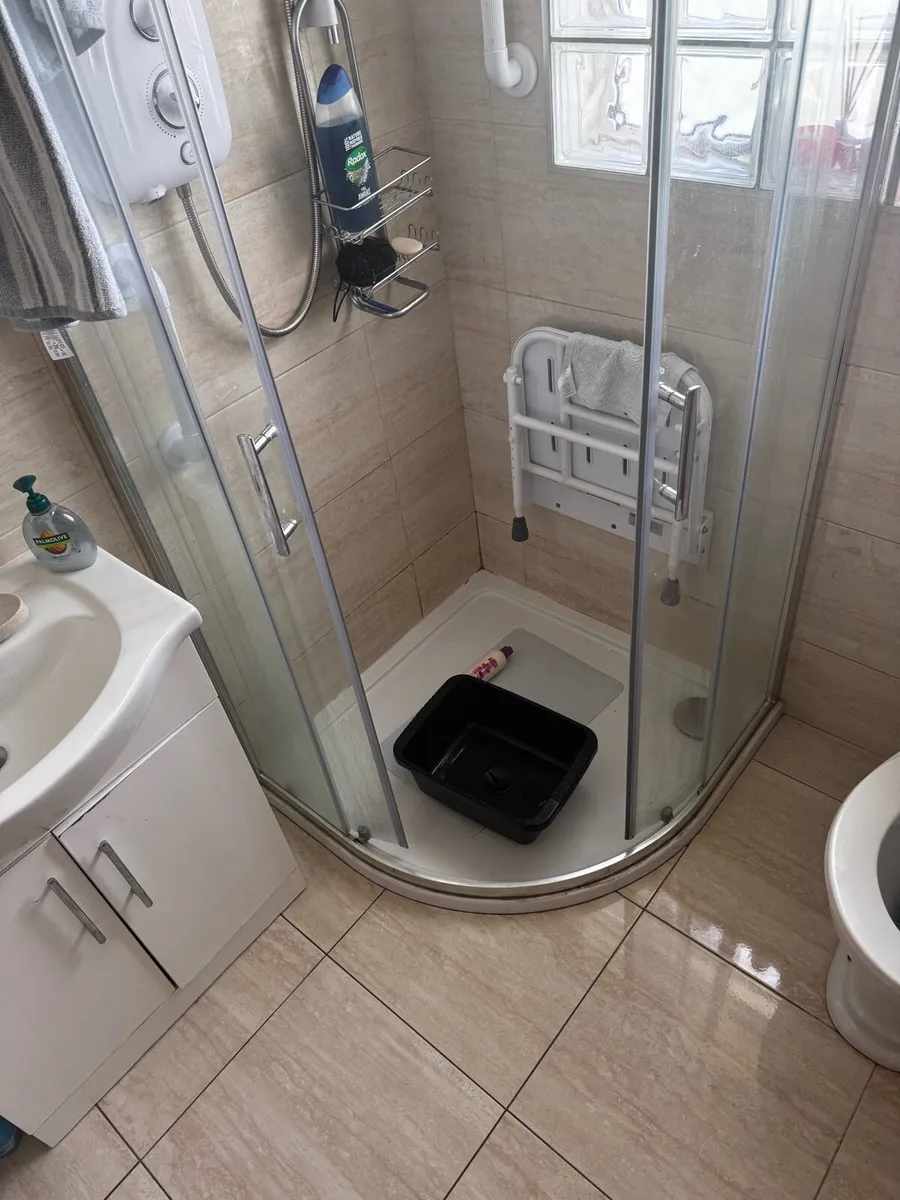 Quadrant shower door & shower seat - Image 2