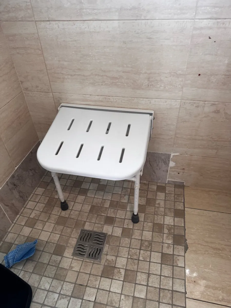 Quadrant shower door & shower seat - Image 3
