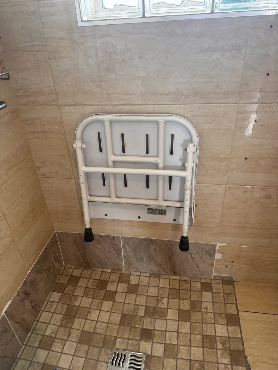 Quadrant shower door & shower seat - Image 4