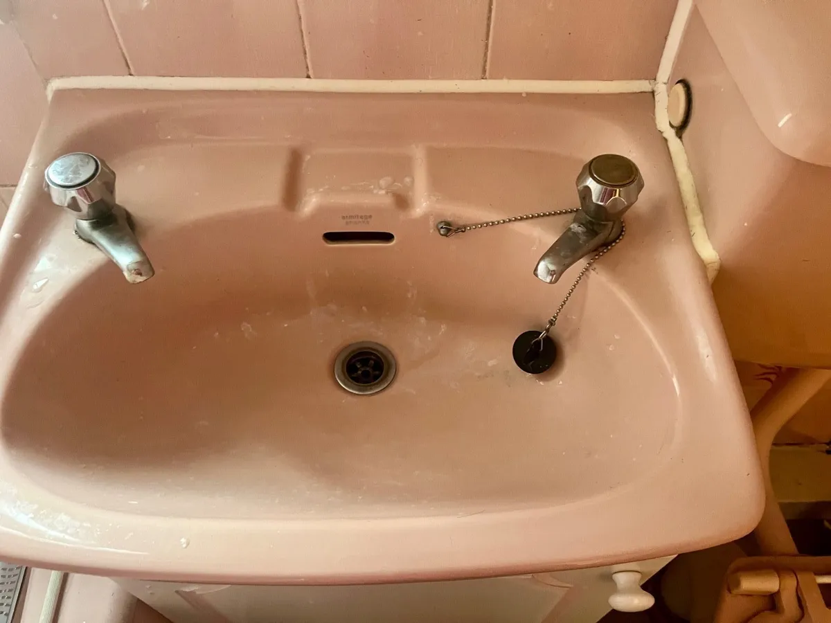 Pink Retro Bathroom suite - Image 2