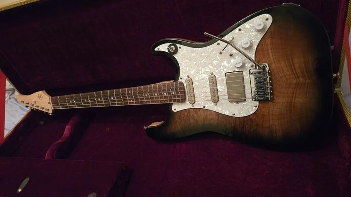 Custom Aura Stratocaster True Temperament - Image 1