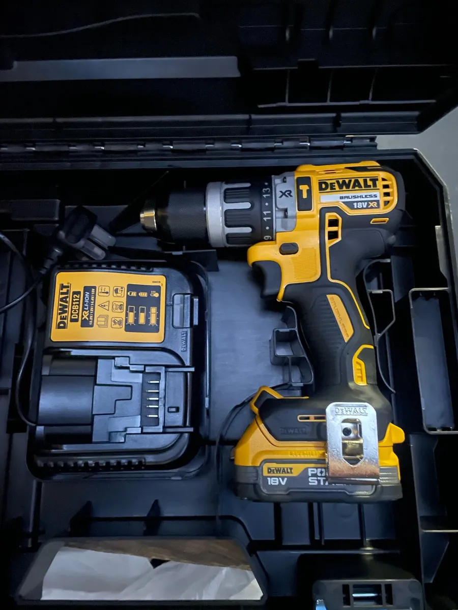 Dewalt 796 kit 2ah powerstack and charger new - Image 1
