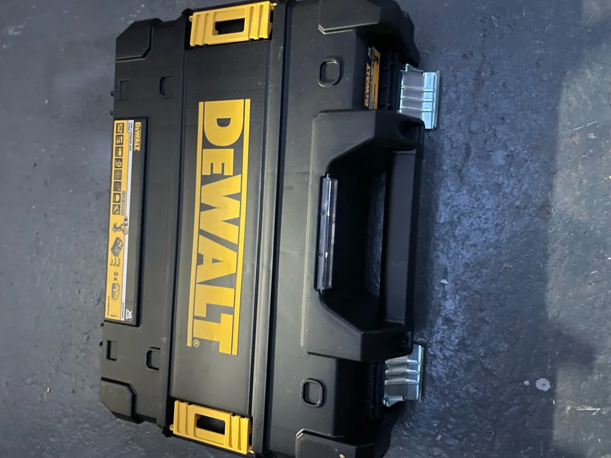 Dewalt 796 kit 2ah powerstack and charger new - Image 3