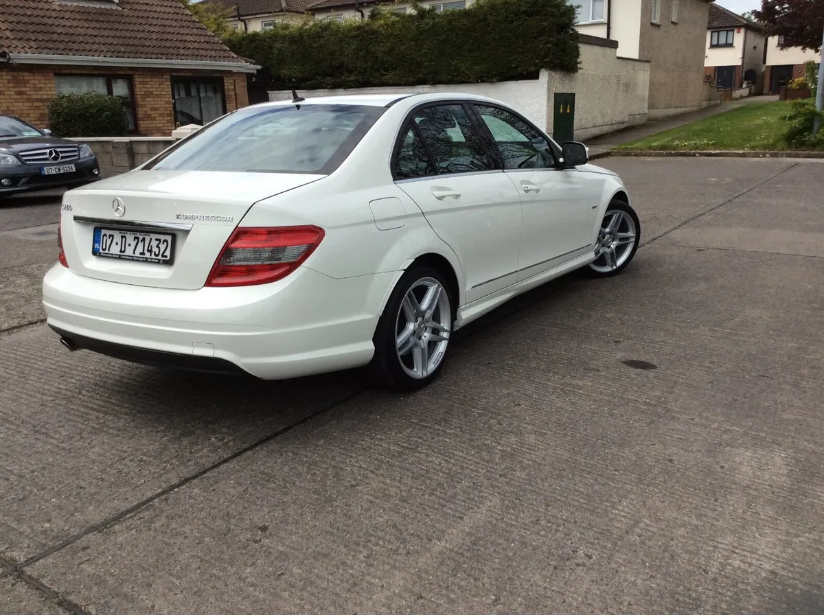 Mercedes-Benz C-Class 2007 - Image 2