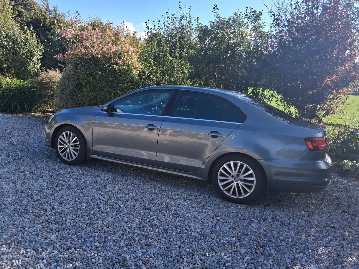 Volkswagen Jetta - Image 2