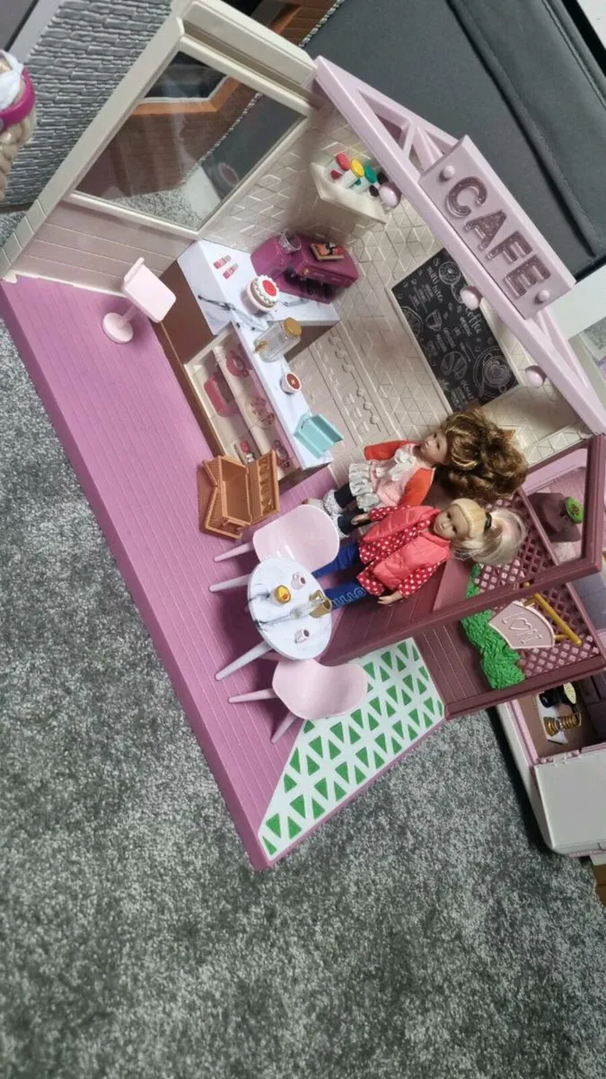 Lori Dolls House, Cafe, Glamper & Car - Image 3