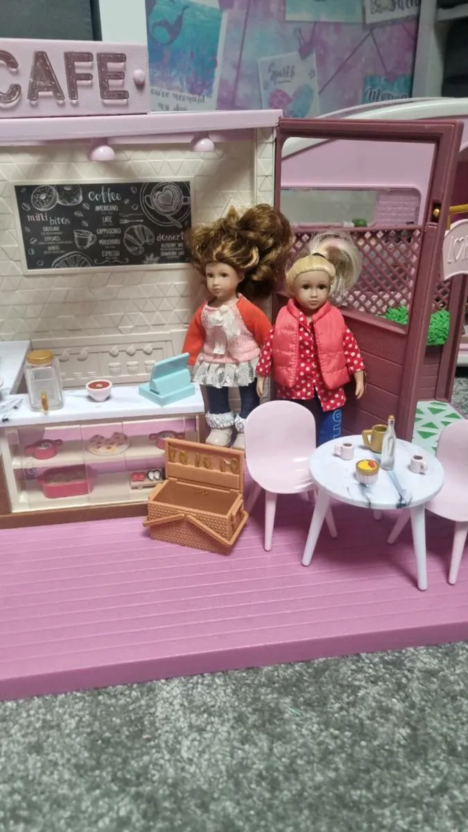 Lori Dolls House, Cafe, Glamper & Car - Image 4