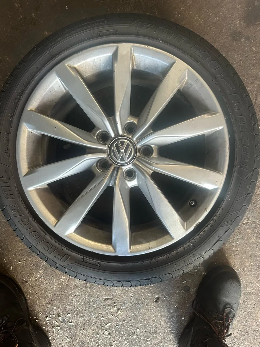 Volkswagen Golf alloys - Image 1