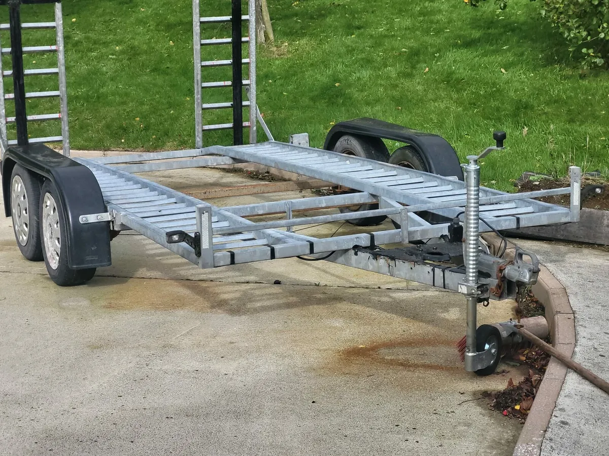 Car transporter trailer