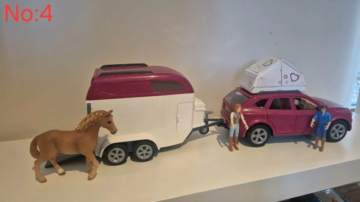 Schleich items - Image 1