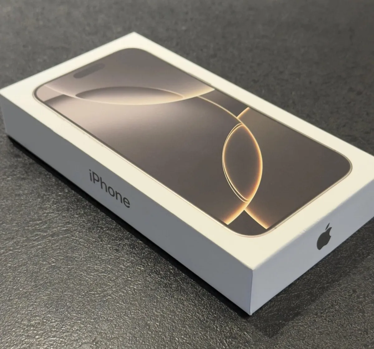iPhone 16 Pro Max - Image 3