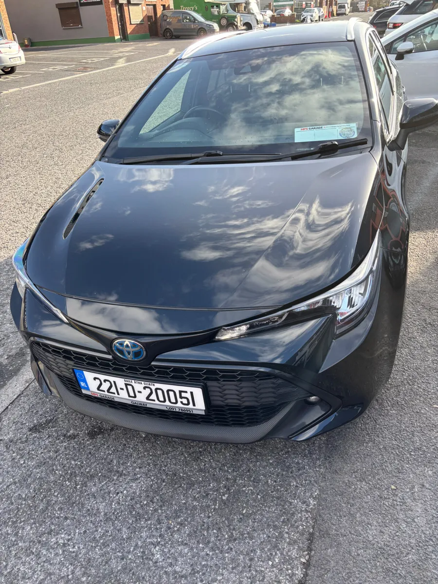 2022 Toyota Corolla 1.8 Hybrid Luna Saloon - Image 3
