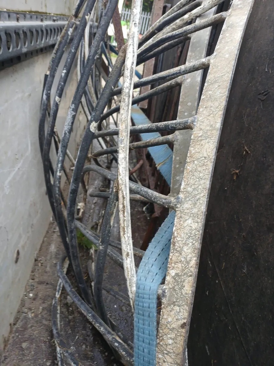 5 stables red to go up with hay racks - Image 2