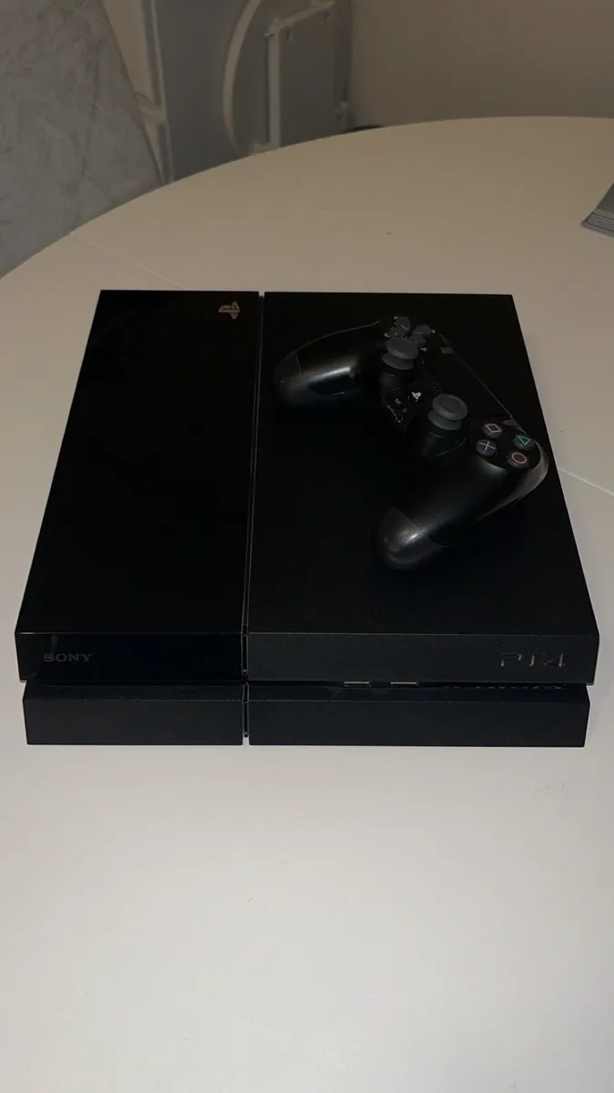 PlayStation 4 (PS4) - Image 2