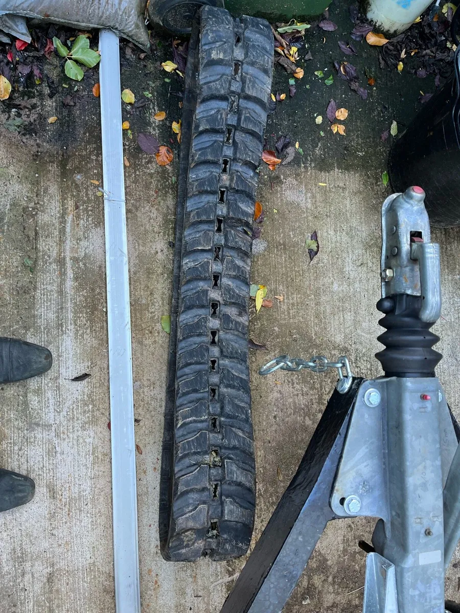 RUBBER TRACK FOR MINI DIGGER 180x72x39 - Image 1