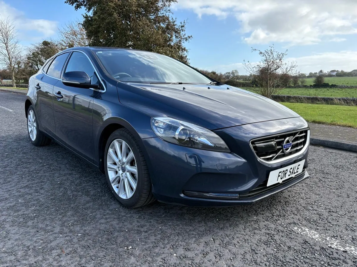 2015 VOLVO V40 1.6 PETROL AUTOMATIC - Image 2