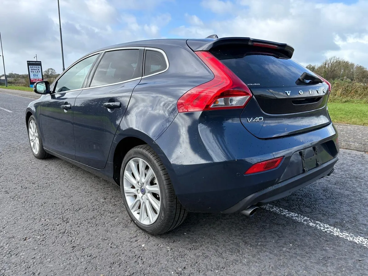2015 VOLVO V40 1.6 PETROL AUTOMATIC - Image 3