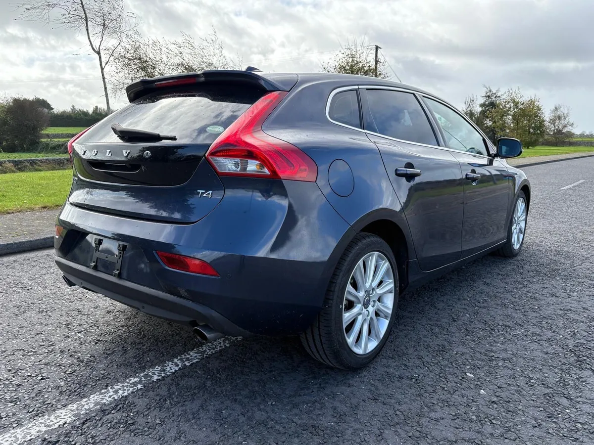 2015 VOLVO V40 1.6 PETROL AUTOMATIC - Image 4