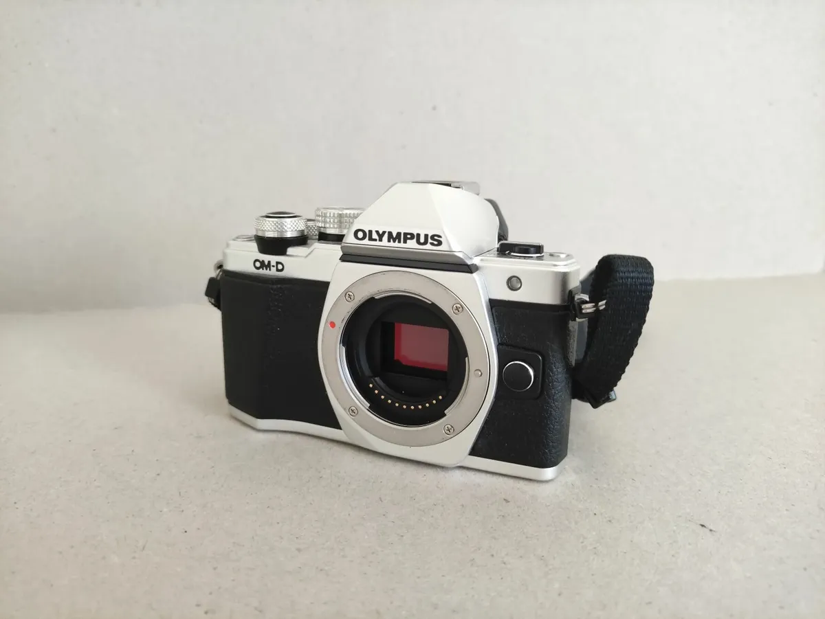 Olympus OM‑D E‑M10 Mark II - 560 Shutter Count - Image 1