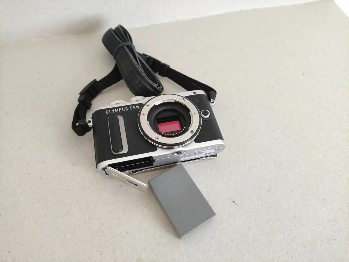 Olympus PEN E‑PL8 - 4290 Shutter Count - Very Good - Image 1