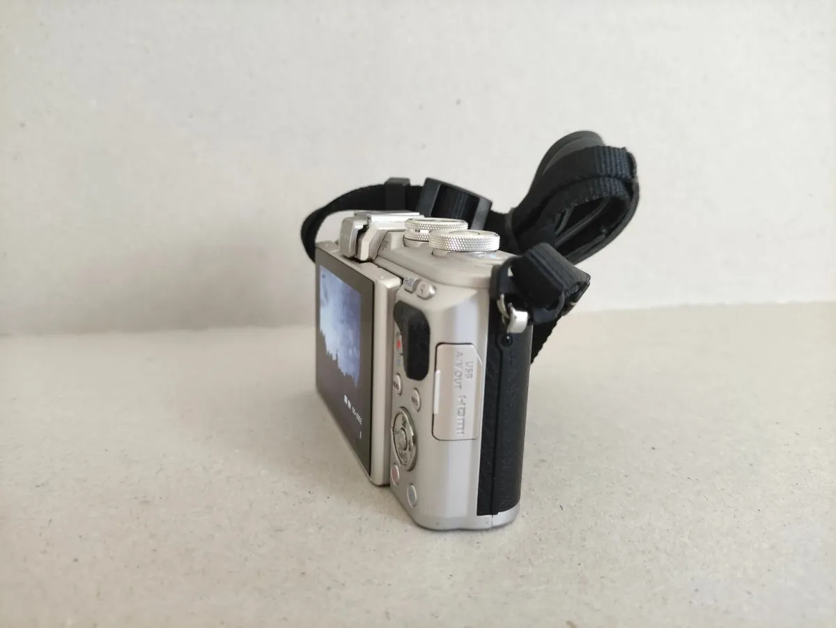 Olympus PEN E‑PL8 - 4290 Shutter Count - Very Good - Image 2