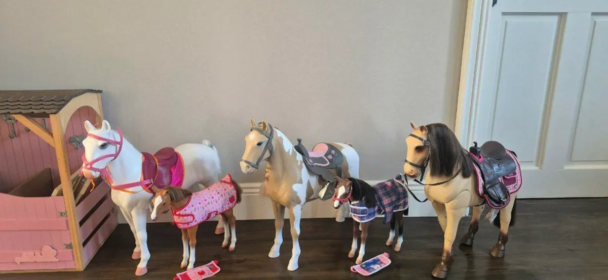 Our Generation stable & Horses - Image 3