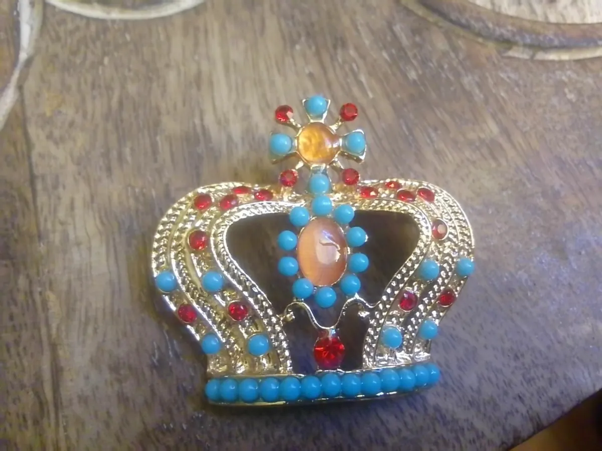 VINTAGE TURQUOISE AMBER & RUBY CROWN BROOCH - Image 3