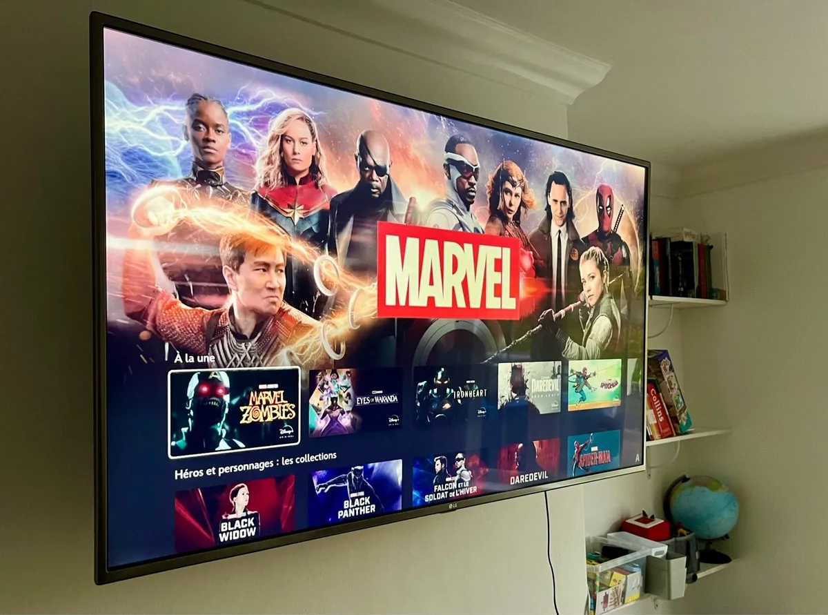 55" LG ULTRA HD 4K TV with TV wall mount bracket - Image 2