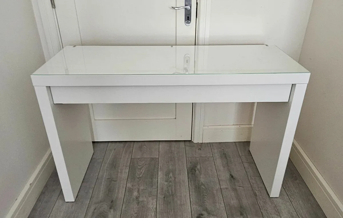 Malm vanity table - Image 1