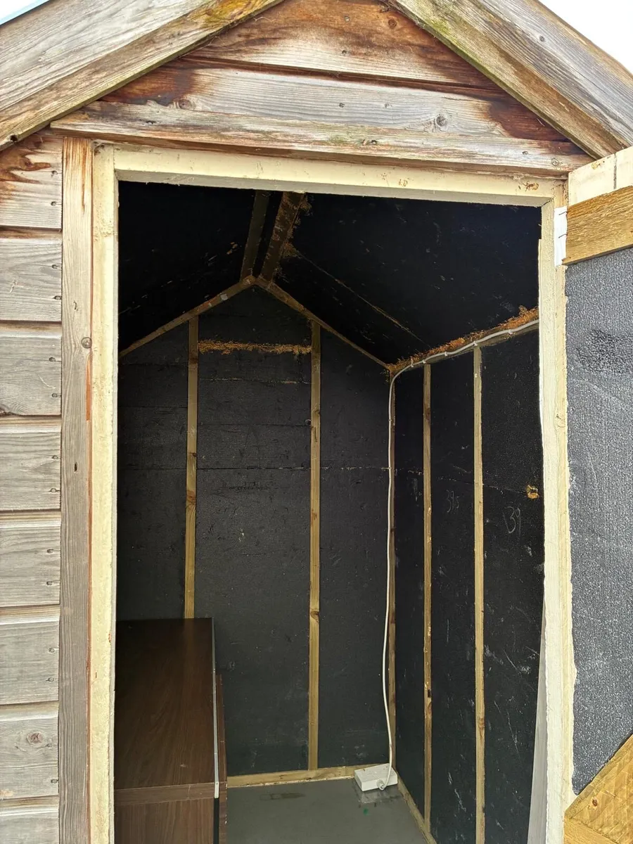 Wooden shed - Image 2
